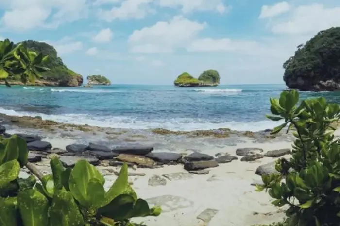 10 Marine Tourism in Malang Suitable for Family Vacations